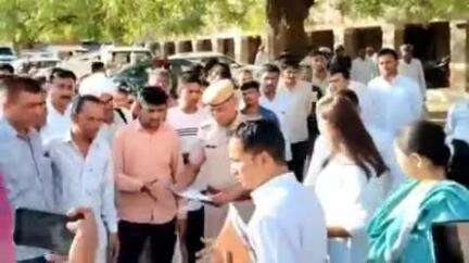 चौहटन: जिला कलेक्टर टीना डाबी ने चौहटन प्रवास के दौरान सहायक कलेक्टर, फास्ट ट्रैक और तहसील कार्यालय का किया निरीक्षण