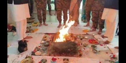 डलहौज़ी: चतुर्थ गोरखा राईफल के जवानों ने मां काली के मंदिर में की पूजा-अर्चना