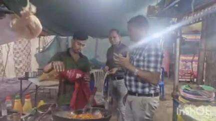 इटारसी: इटारसी की चाट चौपाटी दुकानों का खाद्य सुरक्षा अधिकारियों ने किया निरीक्षण, साफ-सफाई रखने के निर्देश दिए