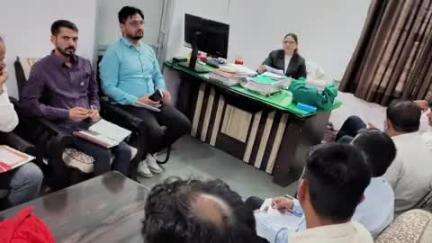 निवाई: राष्ट्रीय लोक अदालत के आयोजन को लेकर जिला अपर न्यायाधीश ने विभागीय अधिकारियों के साथ की बैठक