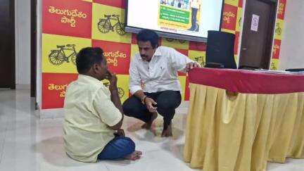 తణుకు: పార్టీ కార్యకర్తలు వారు ఎదుర్కొంటున్న సమస్యలు పై సమస్యల పరిష్కార వేదిక కార్యక్రమాన్ని నిర్వహించిన ఎమ్మెల్యే రాధాకృష్ణ