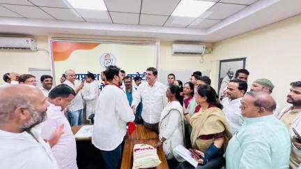 नसरुल्लागंज: भेरूंदा से कांग्रेसी भोपाल पहुंचे, पूर्व मंत्री सज्जन सिंह वर्मा सहित वरिष्ठ नेताओं से मुलाकात