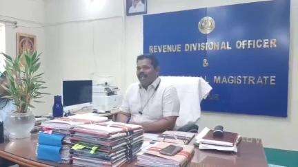 சாத்தூர்: கோட்டாட்சியர் அலுவலகத்தில் கோட்டாட்சியர் தலைமையில் சாலை பாதுகாப்பு குறித்த விழிப்புணர்வு கூட்டம்