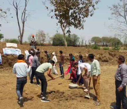 बाबई: माखन नगर के ग्राम गनेरा में जल गंगा संवर्धन अभियान के तहत तालाब पर श्रमदान किया गया