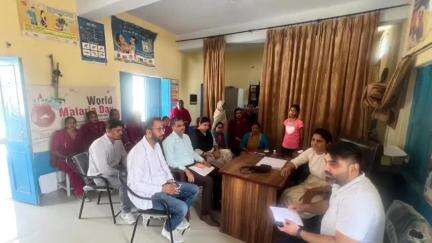 छछरौली: स्वास्थ्य विभाग की टीम ने छछरौली के दसौरा गांव में लोगों के स्वास्थ्य की जांच की