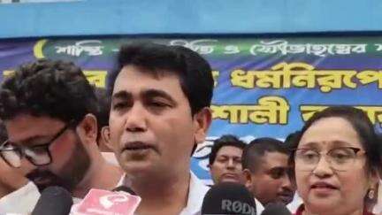 বেলডাঙা ১: তৃণমূলের যোগদানের পর বহরমপুরে সংবাদমাধ্যমের মুখোমুখি বেলডাঙ্গা-১ পঞ্চায়েত সমিতির সভাপতি মোঃ আজাদ