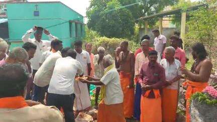 காரியமங்கலம்: கேத்தனஅள்ளியில் ஸ்ரீ பசுவேஸ்வரர் கோயில் நிலம் மீட்பு குறித்து விஷ்வ இந்து பரிஷத் ஆலோசனைக் கூட்டம்