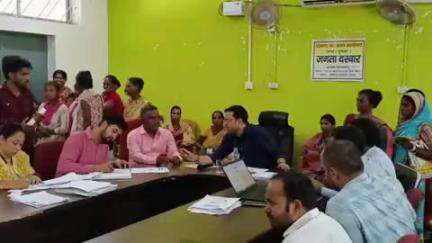 जामा: जामा प्रखंड मुख्यालय में जनता दरबार का आयोजन, प्रखंड विकास पदाधिकारी की अध्यक्षता में