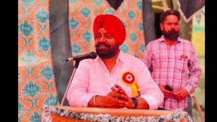 ਬਟਾਲਾ: ਡੇਰਾ ਬਾਬਾ ਨਾਨਕ ਤੋਂ ਵਿਧਾਇਕ ਗੁਰਦੀਪ ਸਿੰਘ ਰੰਧਾਵਾ ਦੇ ਵੱਖ-ਵੱਖ ਸਰਕਾਰੀ ਸਕੂਲਾਂ ਦੇ ਵਿਕਾਸ ਕਾਰਜਾਂ ਦਾ ਕੀਤਾ ਉਦਘਾਟਨ