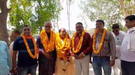 अमेठी: पीपरपुर क्षेत्र के भादर शाखा में कृष्ण कुमार पाठक चौथी बार निर्विरोध बने उत्तर प्रदेशीय प्राथमिक शिक्षक संघ के अध्यक्ष