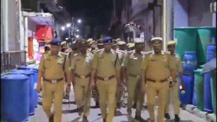 हैदरगढ़: हैदरगढ़ कस्बा में पुलिस अधीक्षक ने पुलिस बल के साथ किया भ्रमण, थाना का किया निरीक्षण