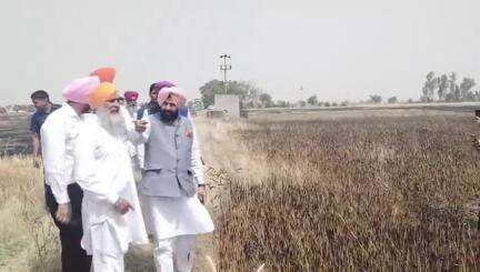 ਗੁਰੂ ਹਰਸਹਾਏ: ਭਾਜਪਾ ਆਗੂ ਰਾਣਾ ਗੁਰਮੀਤ ਸਿੰਘ ਸੋਢੀ ਆਗੂਆਂ ਨੇ ਵਿਧਾਨ ਸਭਾ ਹਲਕਾ ਗੁਰੂ ਹਰ ਸਹਾਏ ਦੇ ਵੱਖ-ਵੱਖ ਪਿੰਡਾਂ 'ਚ ਕਿਸਾਨਾਂ ਦੀਆਂ ਸੁਣੀਆਂ ਮੁਸ਼ਕਲਾਂ