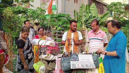 কল্যাণী: সাইকেল করে ভারত ভ্রমণ করে বাড়ি ফিরতেই কল্যাণী যুবক কৌশিক দাসকে সংবর্ধনা জানালেন বিধায়ক অম্বিকা রায়