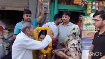 भितरवार: नगर के किराना व्यवसायी की पुत्री दिव्यांशी अग्रवाल भारतीय राजस्व सेवा के लिए हुईं चयनित, घर पहुंचकर SDM ने दी बधाई