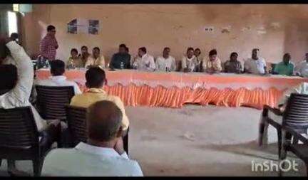 परैया: गुरुआ विधायक ने परैया के किसान भवन में विकास योजनाओं की समीक्षा बैठक की