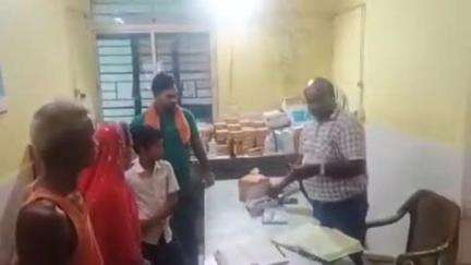 विभूतिपुर: दो दिनों में 13 लोग आवारा कुत्तों के हमले से घायल, सीएचसी में कराया इलाज