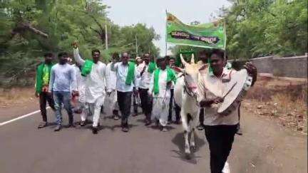 ನಿಡಗುಂದಿ: ಆಲಮಟ್ಟಿಯ ಕೃಷ್ಣ ಜಲ ನಿಗಮದ ಕಚೇರಿ ಮುಂದೆ ರೈತ ಸಂಘಟನೆ ಪ್ರತಿಭಟನೆ