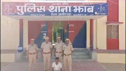 चितलवाना: झाब पुलिस ने कार्रवाई कर एक साल से फरार स्थायी वारंटी को किया गिरफ्तार