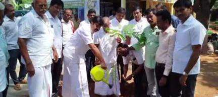 சேந்தமங்கலம்: முத்துகாப்பட்டியில் அரசு மேல்நிலைப்பள்ளி அருகே MGNREGA திட்டத்தின் கீழ் பேவர் பிளாக் அமைக்கும் பணிக்கான பூமி பூஜை