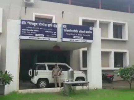 चिपळुण: चिपळूण मध्ये बेदरकर आळी येथे २८ वर्षे तरुणाची गळफास घेऊन आत्महत्या