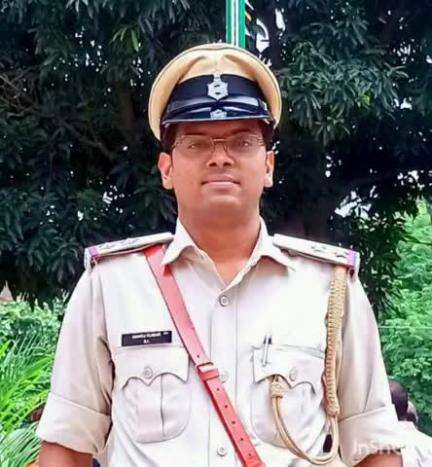 महुआडांड़: महुआडांर थाना के नव नियुक्त थाना प्रभारी मनोज कुमार ने जनप्रतिनिधियों और आम जनता से सहयोग की अपील की