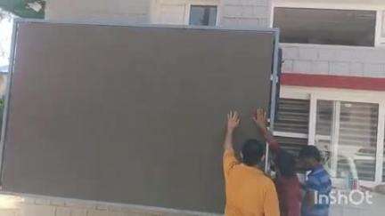 हमीरपुर: प्रदेश सरकार की सरकारी योजनाओं की जानकारी देने के लिए कामगार कल्याण बोर्ड के बाहर लगाई गई एलईडी
