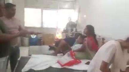 पालकोट: चौक टंगरा जंगल में अनियंत्रित कार पेड़ से टकराई, तीन घायल