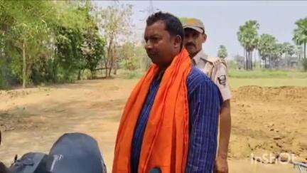 शेरघाटी: शेरघाटी में उत्पाद विभाग की टीम ने राधा ईंट भट्ठा के पास 10 लीटर अंग्रेजी शराब के साथ एक कारोबारी को गिरफ्तार किया, मोटरसाइकिल जब्त