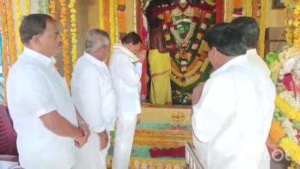 పొట్లూరు గ్రామంలో శ్రీ ప్రసన్న ఆంజనేయ స్వామి వారిని దర్శించుకున్న మాజీ ఎమ్మెల్యే మక్కిన మల్లికార్జునరావు