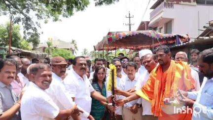 ಕಡೂರು: ಬೀರೂರಿನಲ್ಲಿ ರಸ್ತೆ ಹಗಲೀಕರಣ ಕಾಮಗಾರಿಗೆ ಗುದ್ಧಲಿ ಪೂಜೆ ನೆರವೇರಿಸಿದ ಶಾಸಕ ಆನಂದ್