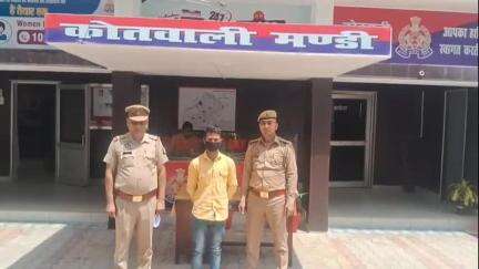सहारनपुर: थाना मंडी पुलिस ने नाबालिक लड़की से सामूहिक दुष्कर्म के मामले में वांछित अभियुक्त को बेहट अड्डे के पास से गिरफ्तार किया