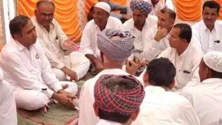 सेड़वा: पूर्व राज्यमंत्री गफूर अहमद ने तमाची की गफन गांव का दौरा किया, आमजन से हुए रूबरू