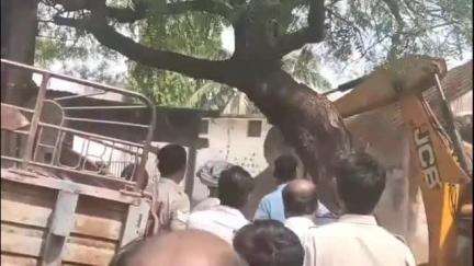 ಬಸವನ ಬಾಗೇವಾಡಿ: ಹೂವಿನ ಹಿಪ್ಪರಗಿಯ ಪ್ರಾಥಮಿಕ ಕೃಷಿ ಪತ್ತಿನ ವ್ಯಾಪ್ತಿಯಲ್ಲಿನ ಅಂಗಡಿ ಅಳತೆ ಮಾಡುವ ಮೂಲಕ ತೆರಿವು ಕಾರ್ಯಚರಣೆ