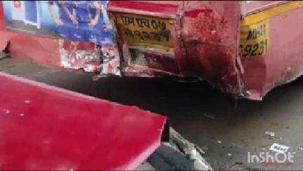 बार्शी: सौंदर येथे कार-एसटीचा अपघात; सुदैवाने जीवितहानी नाही