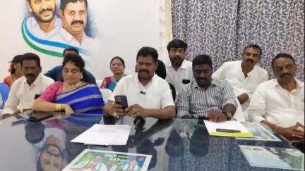పాలకొల్లు: అక్రమ కేసులు మీద దృష్టి పెట్టకుండా, ప్రజా సేవ చేయండి : పాలకొల్లు నియోజకవర్గ వైస్సార్సీపీ ఇంచార్జి గుడాల గోపి