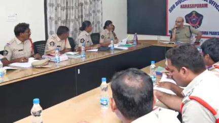 నరసాపురం: సబ్ డివిజన్ పరిధిలో నెలవారీ నేర సమీక్షా సమావేశం నిర్వహించిన జిల్లా ఎస్పీ
