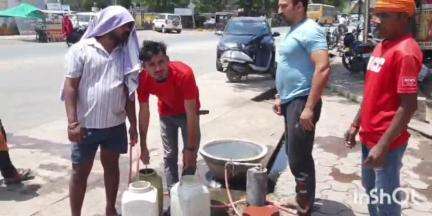 सोहागपुर: पाली रोड एवं सोहागपुर रोड में लोगों को हुई पानी की समस्या जय स्तंभ चौक से बुझा रहे प्यास#jansamasya