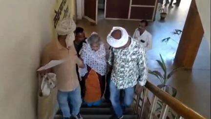रायसेन: कब्जा नहीं मिलने पर महिला ने रायसेन कलेक्टर से न्याय की गुहार लगाई, लगभग 3 महीने पहले मिला था आदेश
