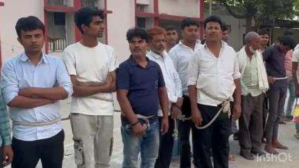 कौआकोल: टिकोडीह गांव में पुलिस टीम पर हमला करने के मामले में पुलिस ने कार्रवाई करते हुए महिला सहित 32 लोगों को गिरफ्तार किया