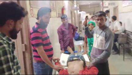 छोटी सरवन: छोटी सरवन कस्बे में दो बाइकों की आमने-सामने भिड़ंत में युवक को गंभीर चोट, एमजी अस्पताल में उपचार जारी