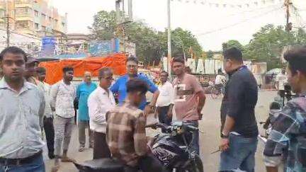 রামপুরহাট ১: খবরের জেরে রামপুরহাট শহরে যানজট রুখতে তৎপর  হলেন রামপুরহাট মহকুমা পরিবহন দপ্তর, ৪০ টি টোটো কে জরিমানা  #jansamsya