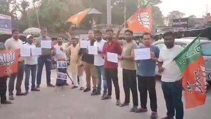 ठाकुरगंज: ठाकुरगंज में भाजपा ने पहलगाम आतंकी हमले के विरोध में पाकिस्तान प्रधानमंत्री का पुतला फूंका