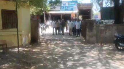 नैनवां: नैनवा में सर्व समाज के लोगों ने रणथम्भौर में मासूम की मौत के मामले में परिवार को आर्थिक सहायता की मांग का ज्ञापन सौंपा
