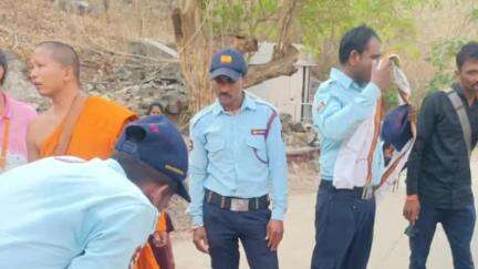 सोयगाव: अजिंठा लेणी येथे मधमाशांच्या हल्ल्यात थायलंडचे महिला पर्यटक गंभीर जखमी भारतीय पुरातत्व विभागाचे दुर्लक्ष