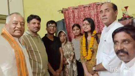 भितरवार: नगर के किराना व्यवसायी की पुत्री दिव्यांशी अग्रवाल भारतीय राजस्व सेवा में हुईं चयनित, विधायक ने दी बधाई