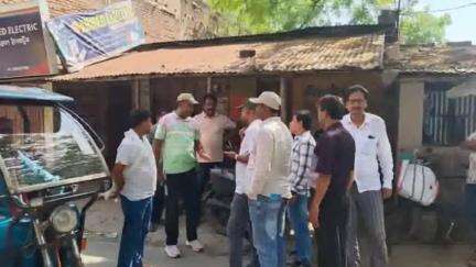 লালগোলা: লালগোলার বেহাল রাস্তার সংস্কার শুরু, বিধায়ক মহম্মদ আলীর উদ্যোগে জেলাস্তরের পরিদর্শন