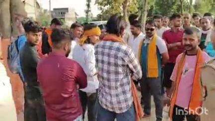 कोतवाली क्षेत्र के ग्राम बिगराऊ में मां दुर्गा की मूर्ति खंडित होने से नाराज हिंदू संगठन के कार्यकर्ताओं ने किया हंगामा