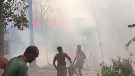 महनार: सरमसपुर पंचायत के रहमतपुर वार्ड में भीषण आग, अफरा-तफरी का माहौल