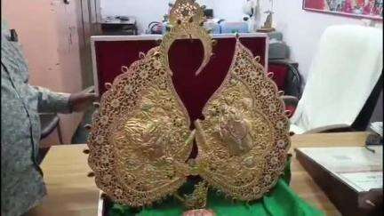 भदेसर: सांवरिया सेठ के मंदिर में भक्ति ने 3 किलो 300 ग्राम स्वर्ण रजत हीरे से जड़ित पोशाक की भेंट दी