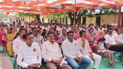बड़नगर: विधायक जितेंद्र पंड्या बडनगर में शिक्षक के सेवानिवृत्ति कार्यक्रम में शामिल हुए